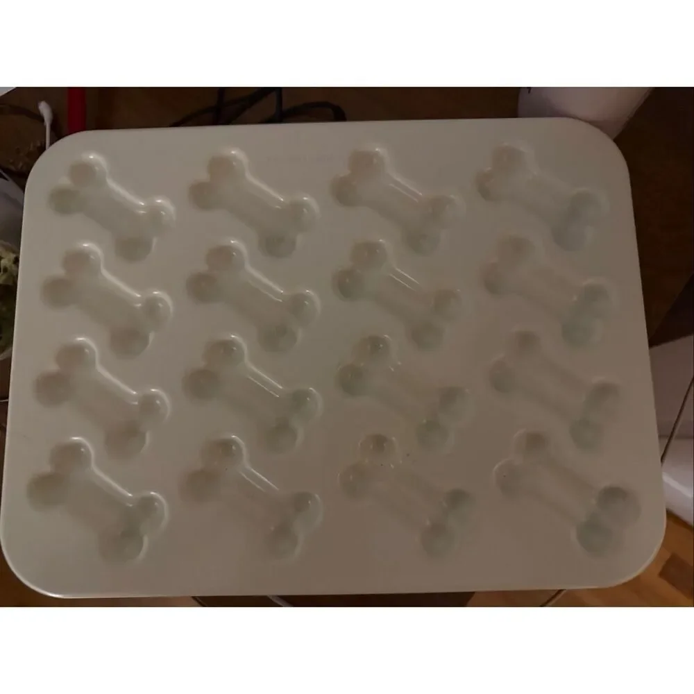Nordic Ware Puppy Love Treat Pan